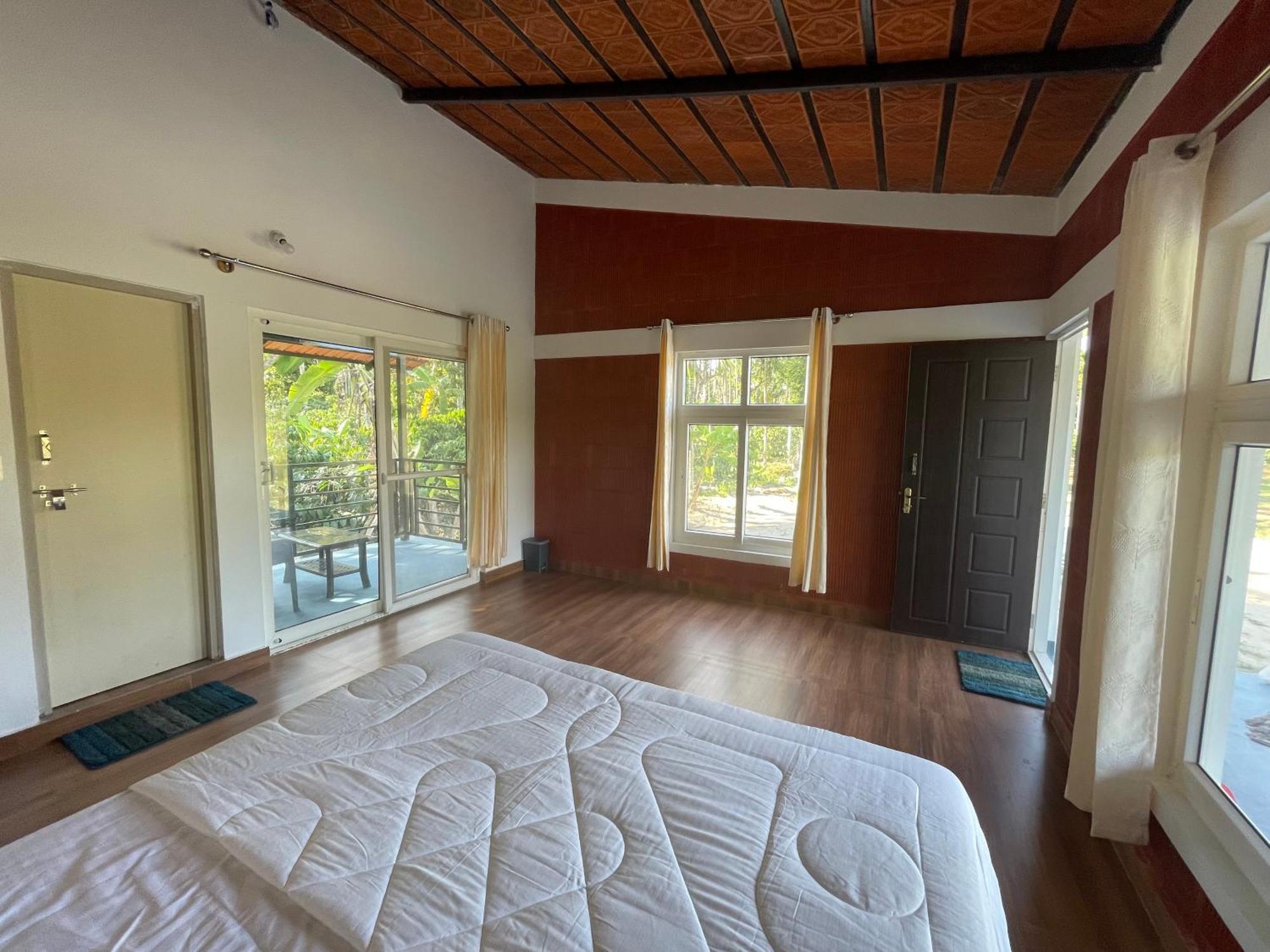 Lake Ripples - Farmstay & Camping Ponnampet Buitenkant foto